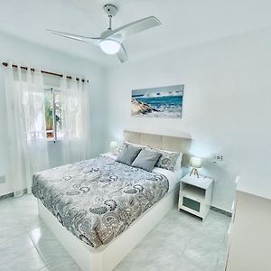 Amplio apartamento con vistas al mar, parking y wifi